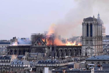 Imágenes del incendio en la catedral Notre Dame de París.