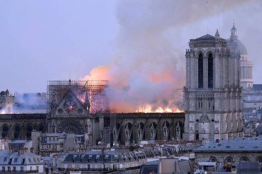 Imágenes del incendio en la catedral Notre Dame de París.