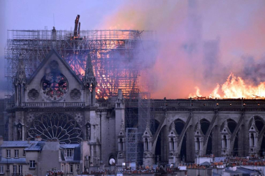 Imágenes del incendio en la catedral Notre Dame de París.