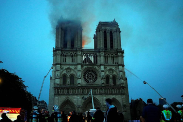 Imágenes del incendio en la catedral Notre Dame de París.