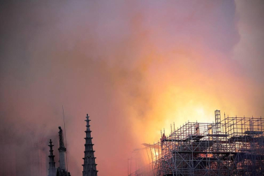 Imágenes del incendio en la catedral Notre Dame de París.