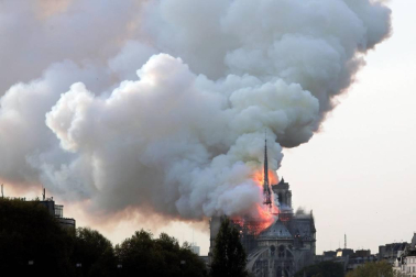 Imágenes del incendio en la catedral Notre Dame de París.