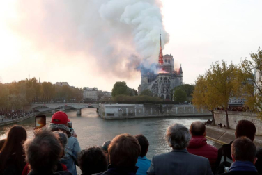 Imágenes del incendio en la catedral Notre Dame de París.