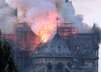 Imágenes del incendio en la catedral Notre Dame de París.
