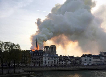 Imágenes del incendio en la catedral Notre Dame de París.