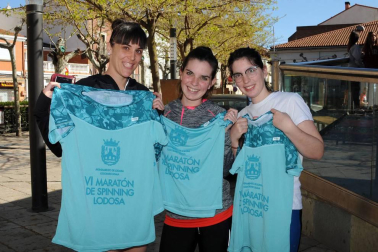El Paseo de Lodosa se convirtió, la tarde del sábado 13 de abril, en un gimnasio al aire libre para acoger la sexta edición del Maratón de Spinning. Vecinos y visitantes se subieron a las bicicletas estáticas para disfrutar de una jornada que mezcló deporte y fiesta y que estuvo organizada por el Club Ciclista Lodosa.