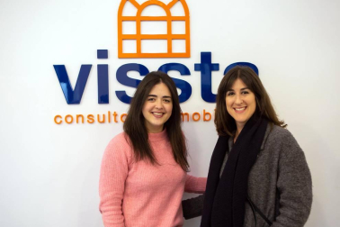 Una nueva marca inmobiliaria aterrizó el viernes 11 de abril en la calle Tafalla de Pamplona. Al evento de inauguración de Vissta acudieron familiares, amigos y conocidos, que brindaron por el futuro de esta empresa, que ofrece a sus clientes una gestión integral alrededor de la venta y alquiler de bienes inmuebles.