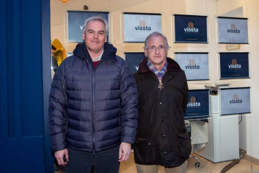 Una nueva marca inmobiliaria aterrizó el viernes 11 de abril en la calle Tafalla de Pamplona. Al evento de inauguración de Vissta acudieron familiares, amigos y conocidos, que brindaron por el futuro de esta empresa, que ofrece a sus clientes una gestión integral alrededor de la venta y alquiler de bienes inmuebles.