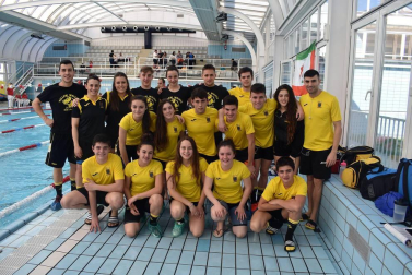 El pasado fin de semana el Centro Recreativo Guelbenzu fue el escenario en el que tuvo lugar la Copa Navarra de Clubes, competición en la que tomaron parte 158 nadadores (69 chicos y 89 chicas), pertenecientes a siete clubes navarros: Anaitasuna, Club Natación, Club de Tenis, Lagunak, Valle de Egüés, SDR Arenas y Amaya.