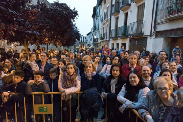Alrededor de 80 personas escenificaron este miércoles en Tudela la Pasión de Jesús.