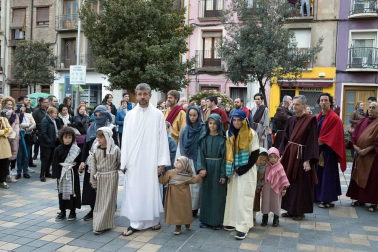 Alrededor de 80 personas escenificaron este miércoles en Tudela la Pasión de Jesús.