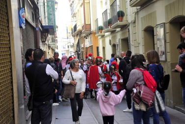 Las calles de Peralta acogieron por cuarta vez la representación de la Pasión de Cristo, protagonizada por los niños de la localidad.