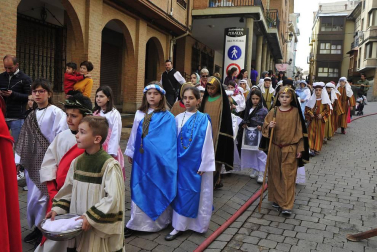 Las calles de Peralta acogieron por cuarta vez la representación de la Pasión de Cristo, protagonizada por los niños de la localidad.