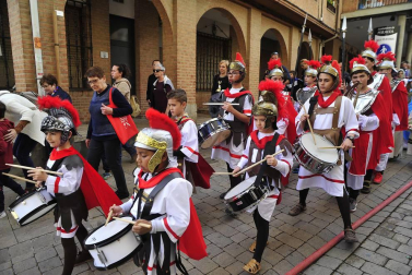 Las calles de Peralta acogieron por cuarta vez la representación de la Pasión de Cristo, protagonizada por los niños de la localidad.
