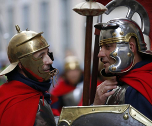 Fotos de los pasos de la procesión del Santo Entierro de Pamplona de 2019