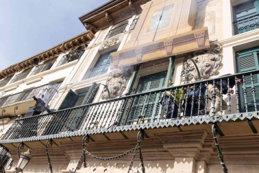 Rafael Remírez de Ganuza, presidente de la entidad, se ha dirigido a los miles de vecinos y visitantes congregados en la plaza de los Fueros para presenciar la quema de un muñeco que simboliza a Judas