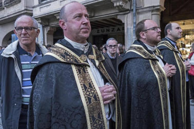 Multitudinario acto de Semana Santa celebrado por las calles de la localidad este Viernes Santo, 19 de abril.