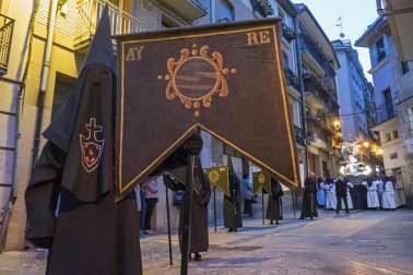 Multitudinario acto de Semana Santa celebrado por las calles de la localidad este Viernes Santo, 19 de abril.