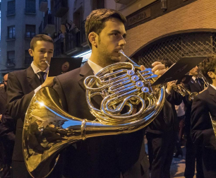 Multitudinario acto de Semana Santa celebrado por las calles de la localidad este Viernes Santo, 19 de abril.