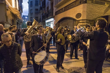 Multitudinario acto de Semana Santa celebrado por las calles de la localidad este Viernes Santo, 19 de abril.