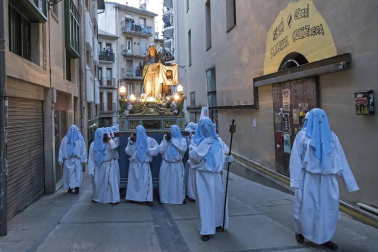 Multitudinario acto de Semana Santa celebrado por las calles de la localidad este Viernes Santo, 19 de abril.