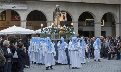 Multitudinario acto de Semana Santa celebrado por las calles de la localidad este Viernes Santo, 19 de abril.