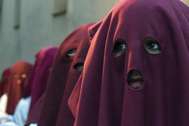 Multitudinario acto de Semana Santa celebrado por las calles de la localidad este Viernes Santo, 19 de abril.