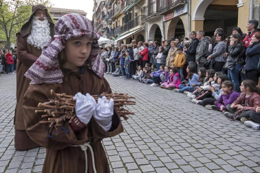 Multitudinario acto de Semana Santa celebrado por las calles de la localidad este Viernes Santo, 19 de abril.