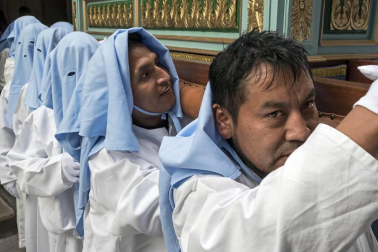 Multitudinario acto de Semana Santa celebrado por las calles de la localidad este Viernes Santo, 19 de abril.