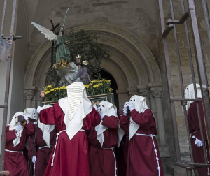 Multitudinario acto de Semana Santa celebrado por las calles de la localidad este Viernes Santo, 19 de abril.