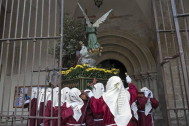Multitudinario acto de Semana Santa celebrado por las calles de la localidad este Viernes Santo, 19 de abril.