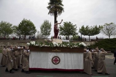 Fotos de la procesión del Resucitado, celebrada en Pamplona este Domingo de Pascua.