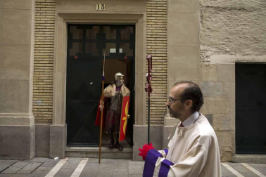 Fotos de la procesión del Resucitado, celebrada en Pamplona este Domingo de Pascua.