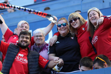Fotos del búscate en la grada del Osasuna - Deportivo