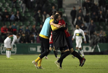 Galería de fotos de la victoria de Osasuna en Elche en la jornada 35 de la Liga 1/2/3.