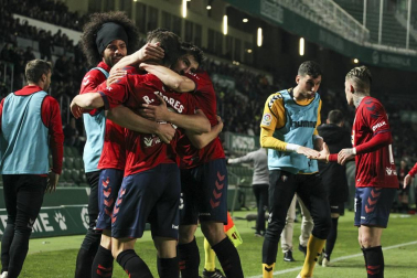 Galería de fotos de la victoria de Osasuna en Elche en la jornada 35 de la Liga 1/2/3.