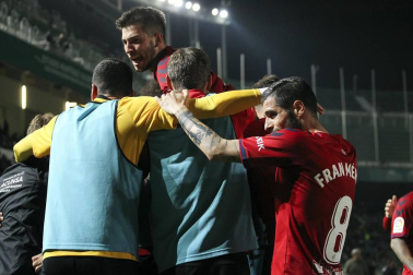 Galería de fotos de la victoria de Osasuna en Elche en la jornada 35 de la Liga 1/2/3.