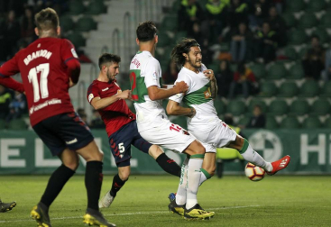 Galería de fotos de la victoria de Osasuna en Elche en la jornada 35 de la Liga 1/2/3.