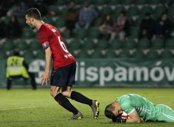 Galería de fotos de la victoria de Osasuna en Elche en la jornada 35 de la Liga 1/2/3.