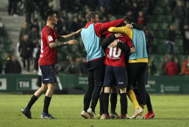 Galería de fotos de la victoria de Osasuna en Elche en la jornada 35 de la Liga 1/2/3.