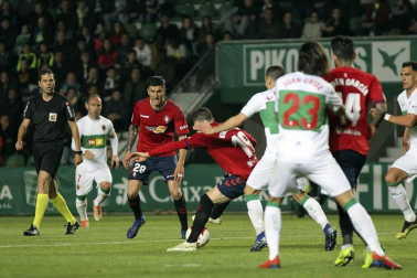 Galería de fotos de la victoria de Osasuna en Elche en la jornada 35 de la Liga 1/2/3.