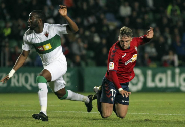 Galería de fotos de la victoria de Osasuna en Elche en la jornada 35 de la Liga 1/2/3.