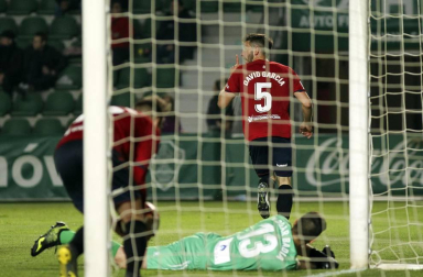 Galería de fotos de la victoria de Osasuna en Elche en la jornada 35 de la Liga 1/2/3.