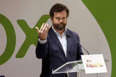 Cerca de medio millar de personas acudieron al acto de campaña de la formación qye se celebró este lunes, 22 de abril, en el Hotel Iruña Park de la capital navarra.