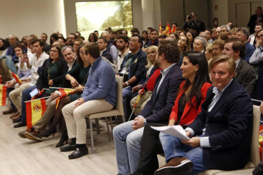 Cerca de medio millar de personas acudieron al acto de campaña de la formación qye se celebró este lunes, 22 de abril, en el Hotel Iruña Park de la capital navarra.