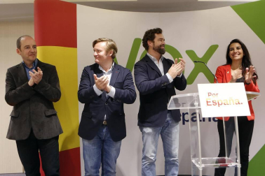 Cerca de medio millar de personas acudieron al acto de campaña de la formación qye se celebró este lunes, 22 de abril, en el Hotel Iruña Park de la capital navarra.