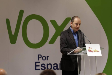 Cerca de medio millar de personas acudieron al acto de campaña de la formación qye se celebró este lunes, 22 de abril, en el Hotel Iruña Park de la capital navarra.