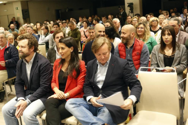 Cerca de medio millar de personas acudieron al acto de campaña de la formación qye se celebró este lunes, 22 de abril, en el Hotel Iruña Park de la capital navarra.