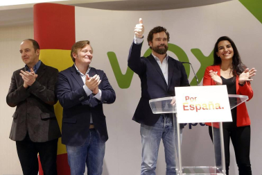Cerca de medio millar de personas acudieron al acto de campaña de la formación qye se celebró este lunes, 22 de abril, en el Hotel Iruña Park de la capital navarra.