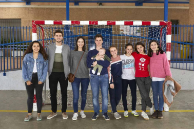El 22 de abril se celebró en las instalaciones del colegio Nuestra Señora del Huerto de Pamplona el IV Torneo Interparroquial 12 horas de fútbol sala. En él participaron equipos de las parroquias de Santa Teresa, San Nicolás, San Jorge, San Fermín, La Paz, Sagrado Corazón, San Andrés de Villava y Santa María de la Esperanza de Doniantzu (Cizur Mayor). El objetivo, ayudar económicamente a la Fundación que las Hermanas del Huerto tienen en el Congo.